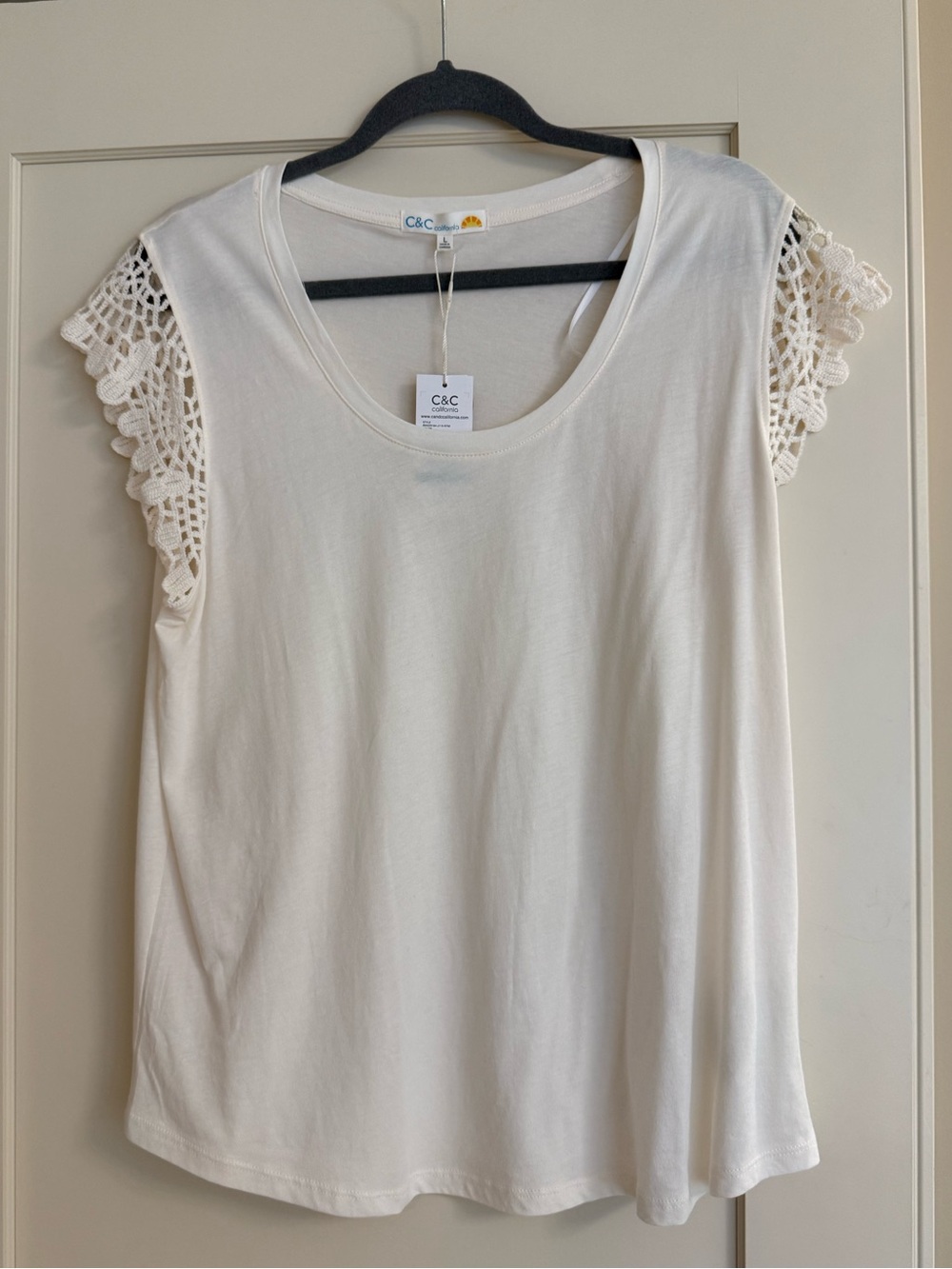 NWT C&C California Cream Crochet Sleeve Scoop Neck Top
